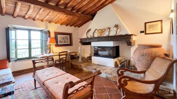 Image No.12-25 Bed Villa for sale