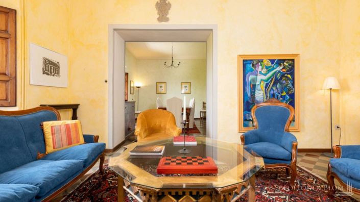 Image No.18-25 Bed Villa for sale