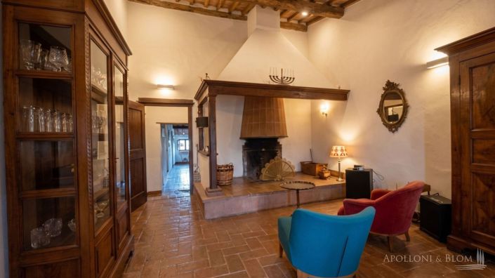 Image No.19-25 Bed Villa for sale