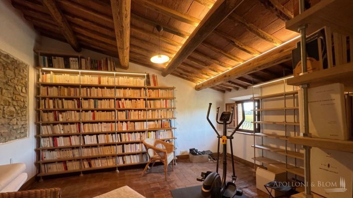 Image No.26-25 Bed Villa for sale