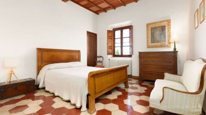 Image No.28-25 Bed Villa for sale
