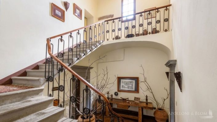 Image No.8-25 Bed Villa for sale