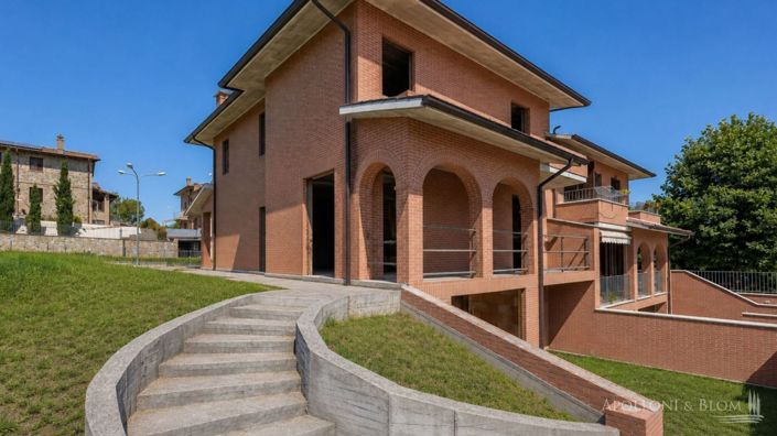 Image No.10-4 Bed Villa for sale