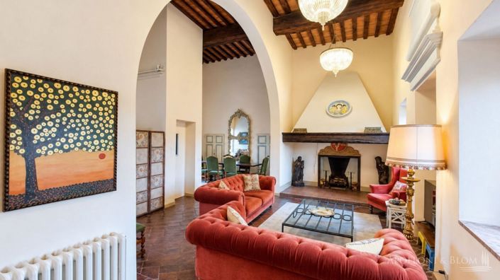 Image No.10-5 Bed Apartment for sale