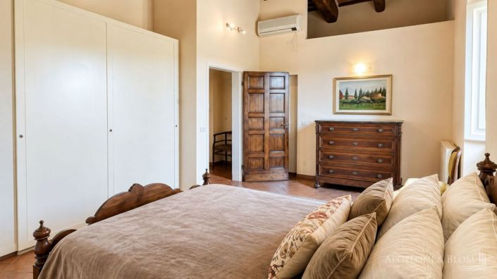 Image No.17-5 Bed Apartment for sale