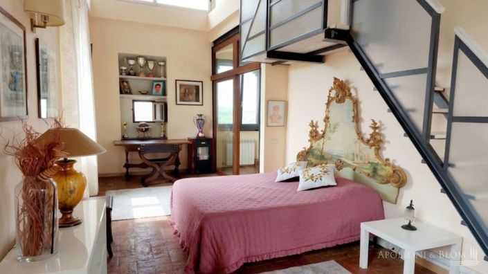 Image No.20-5 Bed Apartment for sale