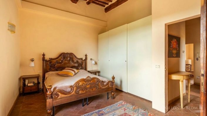 Image No.21-5 Bed Apartment for sale