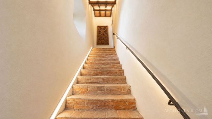 Image No.24-5 Bed Apartment for sale