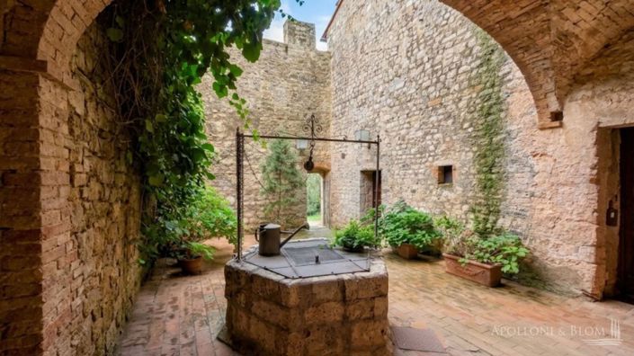 Image No.25-5 Bed Apartment for sale