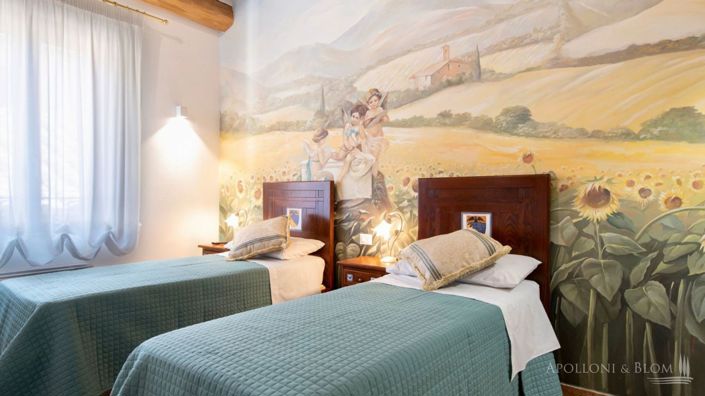 Image No.12-5 Bed Apartment for sale