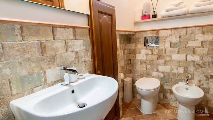 Image No.18-5 Bed Apartment for sale