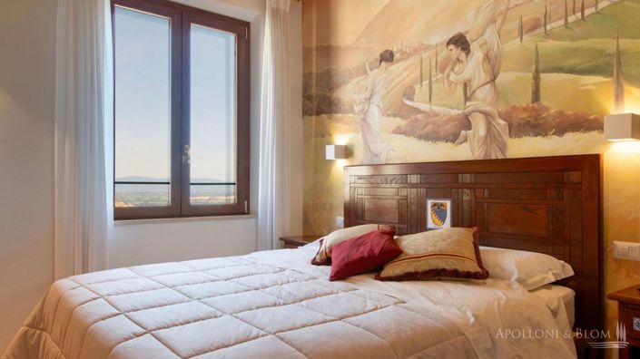 Image No.21-5 Bed Apartment for sale