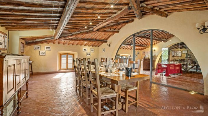 Image No.22-5 Bed Vineyard for sale