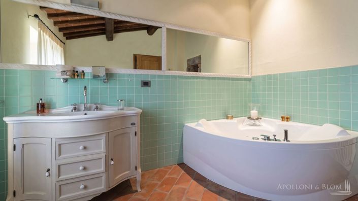 Image No.8-13 Bed Apartment for sale