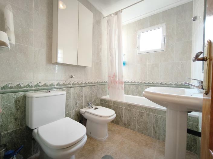 Image No.20-3 Bed Townhouse for sale