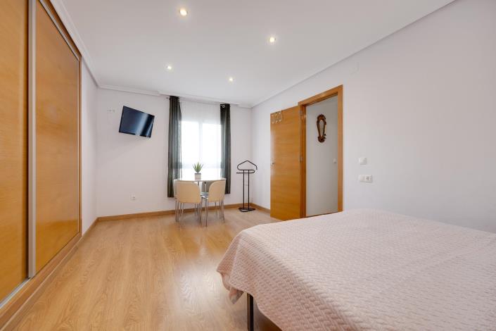 Image No.24-2 Bed Apartment for sale