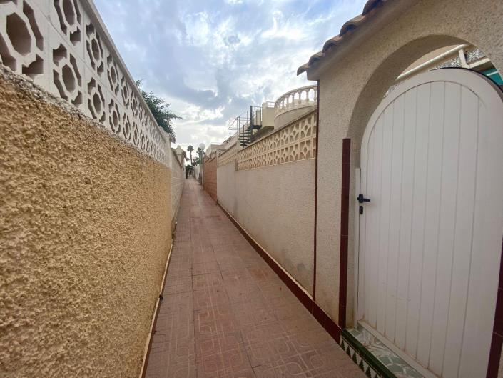 Image No.9-2 Bed Townhouse for sale