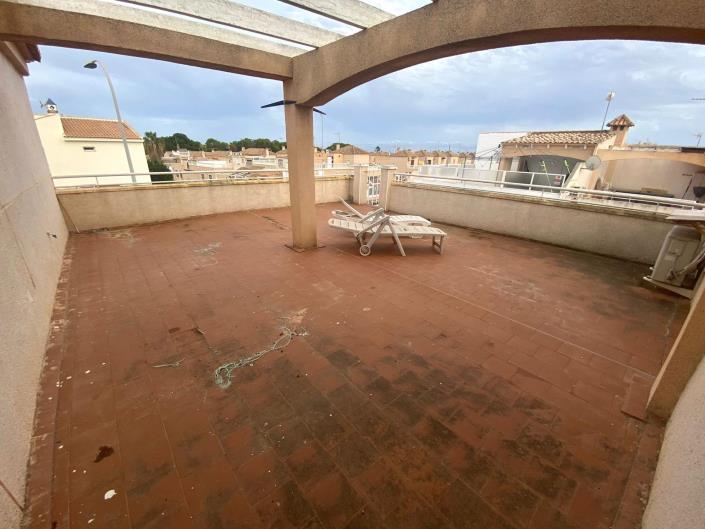 Image No.20-2 Bed Townhouse for sale