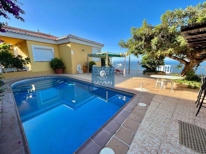 Image No.1-4 Bed Villa for sale