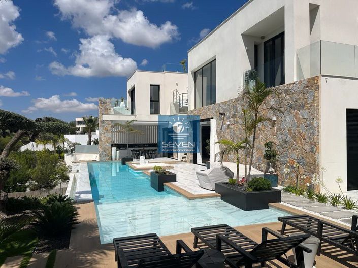 Image No.1-Villa de 4 chambres à vendre à Torrevieja