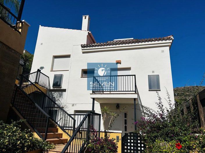 Image No.1-4 Bed Property for sale