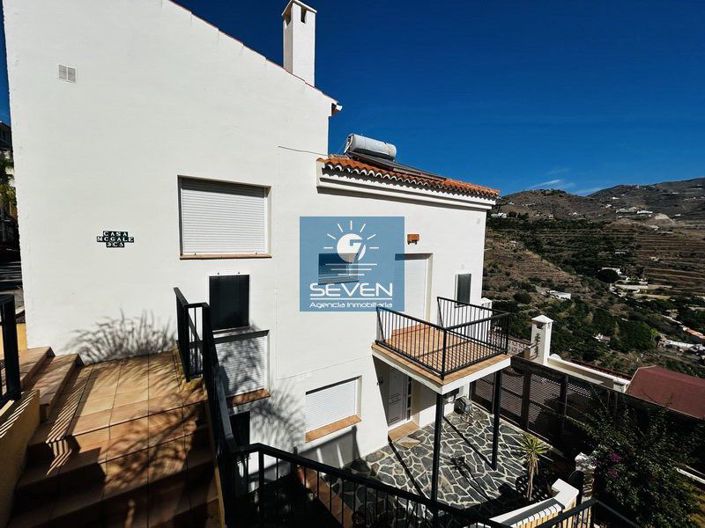 Image No.1-4 Bed Property for sale