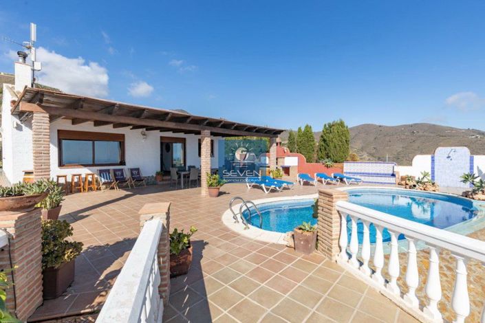 Image No.1-Villa de 5 chambres à vendre à Almuñécar