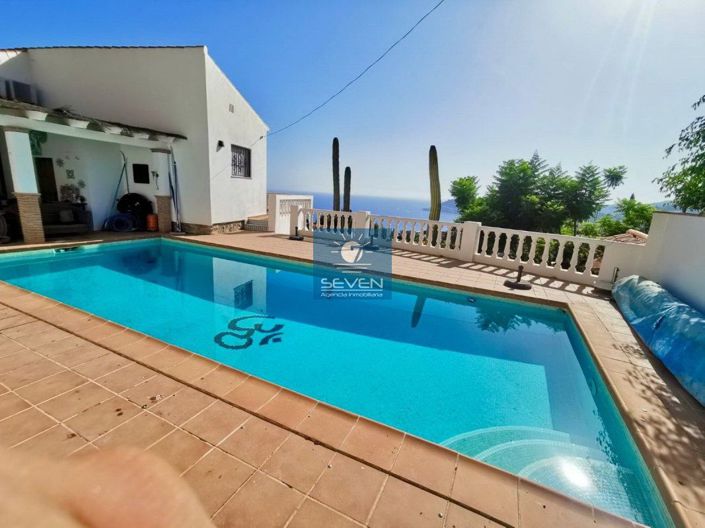 Image No.1-4 Bed Villa for sale