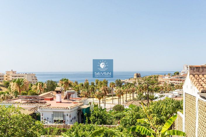 Image No.1-4 Bed Villa for sale