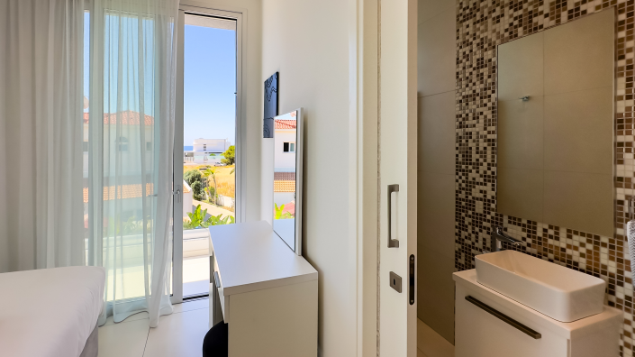 Image No.28-4 Bed Villa / Detached for sale