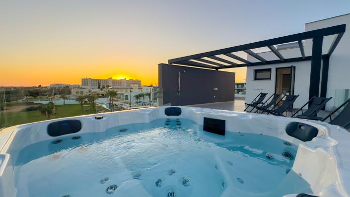 Image No.58-4 Bed Villa / Detached for sale