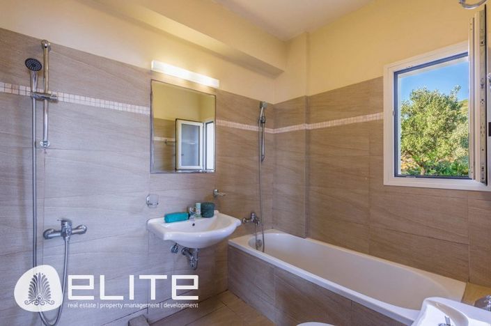 Image No.10-4 Bed Villa for sale