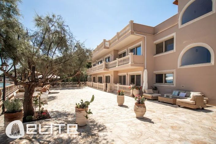 Image No.2-6 Bed Villa for sale