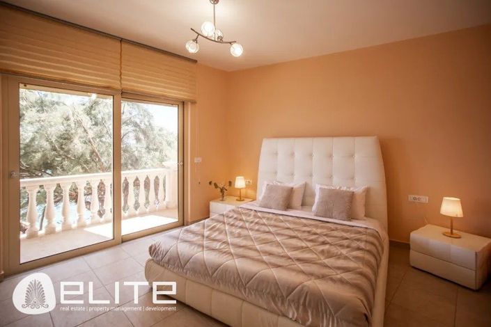 Image No.8-6 Bed Villa for sale