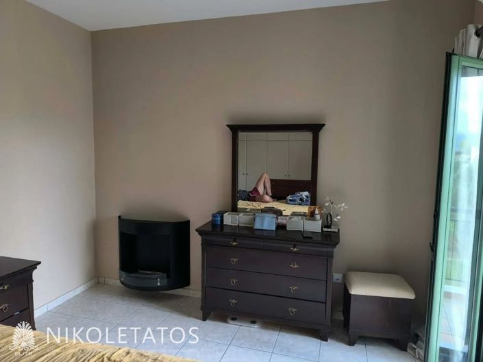 Image No.12-3 Bed Property for sale