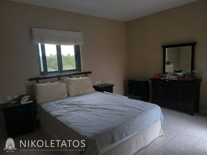 Image No.18-3 Bed Property for sale