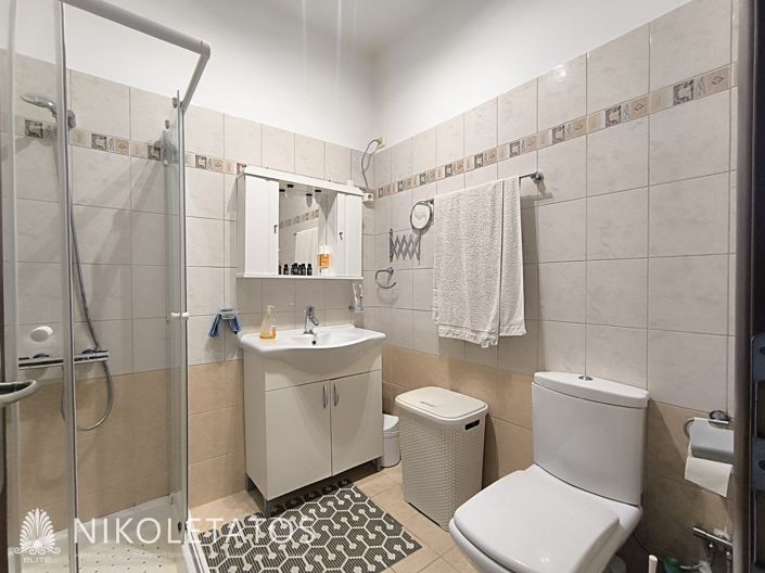 Image No.23-7 Bed Property for sale