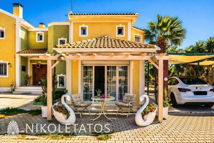 Image No.10-8 Bed Villa for sale