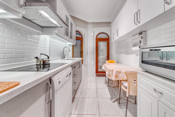 Image No.18-3 Bed Apartment for sale