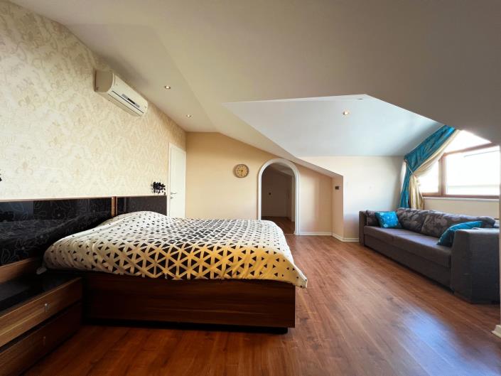 Image No.14-4 Bed Penthouse for sale