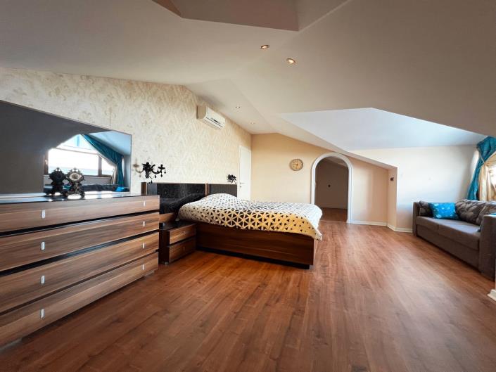 Image No.15-4 Bed Penthouse for sale