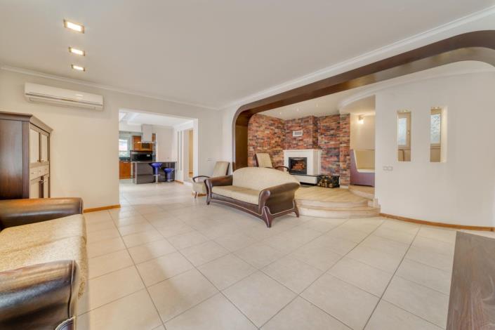 Image No.10-4 Bed Villa for sale