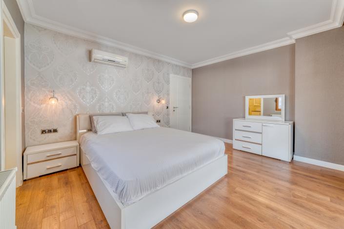 Image No.1-4 Bed Apartment for sale