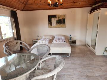 b1d1795f-98ef-4523-87db-daca76851e8c