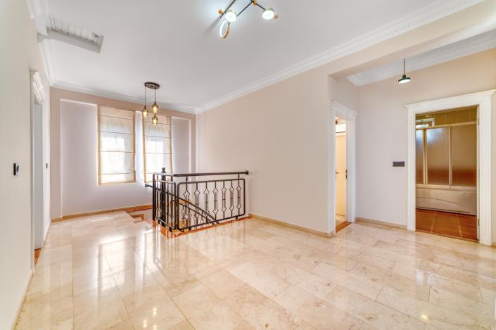 Image No.30-3 Bed Apartment for sale