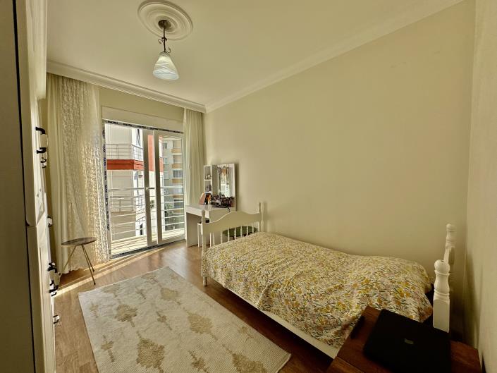 Image No.10-3 Bed Apartment for sale