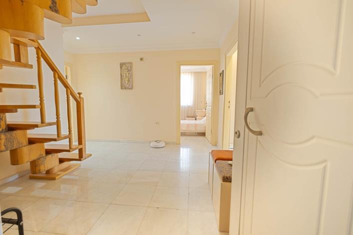 Image No.4-4 Bed Apartment for sale