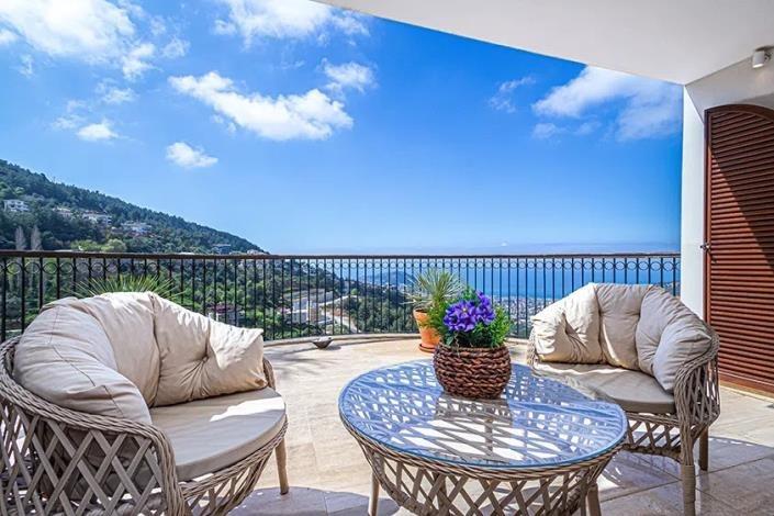 Image No.16-5 Bed Apartment for sale