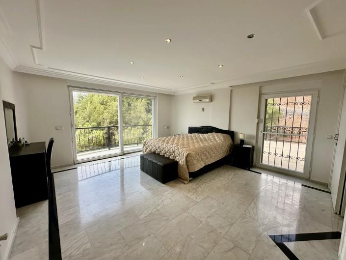Image No.14-4 Bed Villa for sale