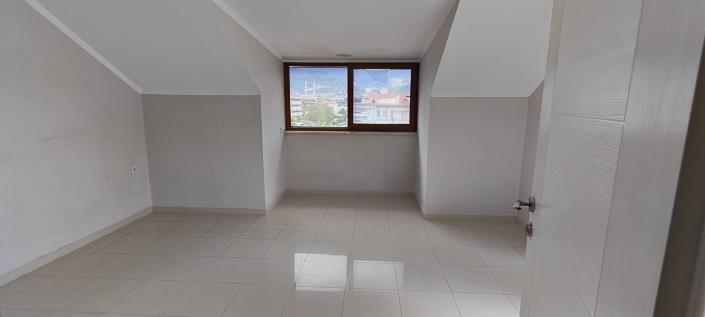 Image No.19-4 Bed Apartment for sale